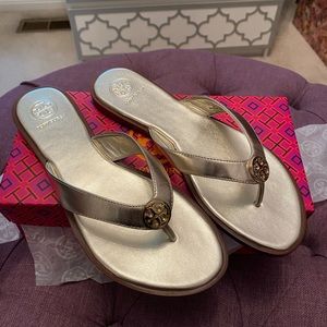 NIB Tory Butch Benton Thong / Sandal, Gold, Sz 8